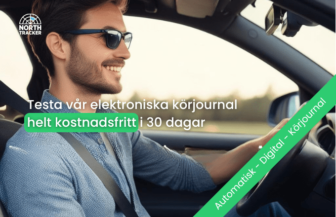 Ett erbjudande från NorthTracker att testa deras elektroniska körjournal i 30 dagar helt kostnadsfritt. Bilden föreställer en leende man med solglasögon som sitter i en bil.